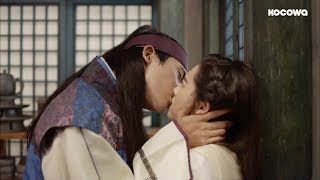 Park Hyeong Sik Kisses Go A Ra He is the Master of Kissing♥ Hwarang Ep 6 [upl. by Valentino713]