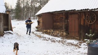 Life of ordinary people in Eastern Europe Snowfall Preparing the house for winter [upl. by Dyke]