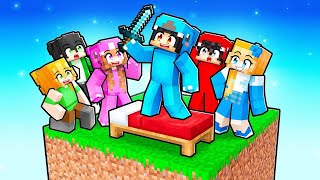 10 FRIENDS on ONE BED WAR in Minecraft With Crazy Fan Girl [upl. by Jona19]