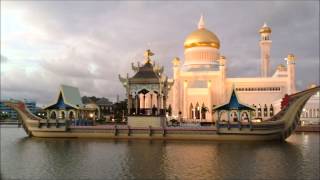 The Sultan Omar Ali Saifuddien Mosque in Bandar Brunei [upl. by Charry]