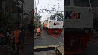 Kereta lokomotif ngebut secepat kilat [upl. by Annocahs]