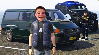 POLITIE INSURGENT vs DON IN HET BUSSIE  GTA 5 Politie en boefje [upl. by Ellatnahc507]