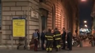 Napoli  Esplosione nel sottosuolo in Via Verdi vicino filiale Unicredit live 081014 [upl. by Saxet]