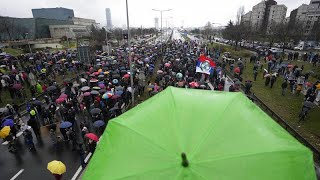 Autobahnen und Brücken besetzt Neue UmweltProteste in ganz Serbien [upl. by Yroj]