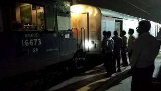 Nizamudin Tiruvantpuram Rajdhani Express Engine Change at vadodara [upl. by Ibor]