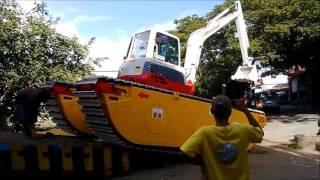 floating amphibious excavator swamp backhoe MAKASSAR Indonesia  jual amp rental ultratrex AX110 LRP [upl. by Ellesij]