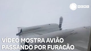 Meteorologistas enfrentam turbulência severa dentro de avião que passou pelo furacão Milton [upl. by Niwrud]