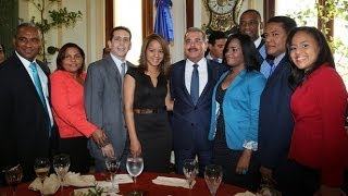 Presidente Danilo Medina comparte con la prensa en el Palacio Nacional [upl. by Ezequiel312]