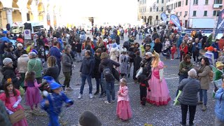 Martedì grasso a Belluno ecco la quotPedonata mascherataquot [upl. by Anitap320]