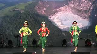 Jaipongan Dance West Java Performed by Bandung Regency [upl. by Sisto999]