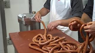 Grande Boucherie du Molard  fabrication des saucisses à griller [upl. by Bahr]