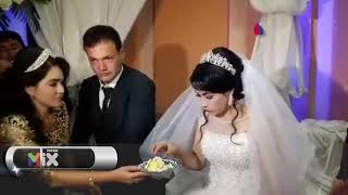 ¡Increíble Hombre golpea a su esposa en plena boda [upl. by Refynnej]