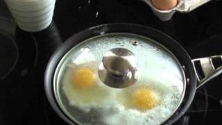 EASY THREE MINUTE Poached Eggs for a Healthy Breakfast [upl. by Artinahs]