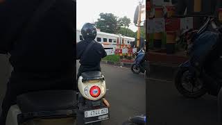 Kereta api video di perlintasan youtubeshorts anak train kereta viralvideo [upl. by Ettenrahs917]