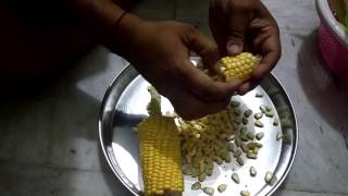 How to take out sweet corn seeds at home without any machine Bhutte घर भुट्टे के दाने कैसे निकाले [upl. by Gherardi513]