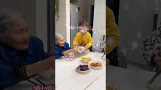 Dad deliberately didnt let grandma eat fish and the greatgrandsons actions were heartwarming [upl. by Acireh]