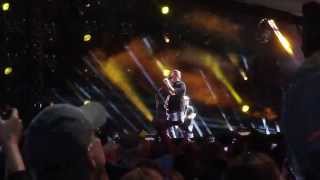 Blake Shelton  Footloose Live CMA Fest 2013 [upl. by Colley]