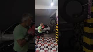 Boxe na garagem de pneu [upl. by Ateekal]