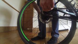 How to repair a puncture on a Cube hyde race 2017 gates belt alfine model [upl. by Elohcin]