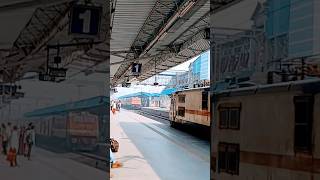 Mumbai double decker vs valsad intersity crossing each othershortvideo train [upl. by Prebo]