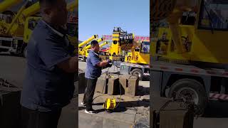 See how the driver changes the magnification 8ton truck crane 30meter arm length 136 horsepower [upl. by Nnylylloh]