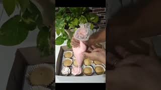 Cupcakes decorating cupcake cupcakedesign videotutorial cupcaketutorial homebaker shortvideo [upl. by Elinet]