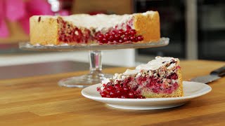 lecker einfach schnell Baiserkuchen mit Johannisbeeren  ein Traumkuchen  Sallys Welt [upl. by Nadler]