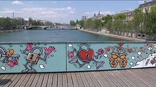 Paris arabescos na ponte do amor [upl. by Sibeal850]