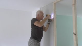 Een woning opknappen deel 2 Tussenwand met gipsplaat maken Clip [upl. by Lleder]