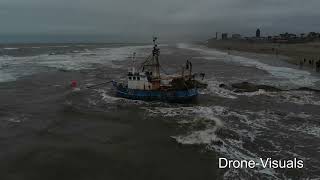 Garnalenkotter IJM 22 is gered Zandvoort [upl. by Doerrer]