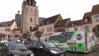 IlliersCombray EureetLoir Un boulanger itinérant installe son Boul truck [upl. by Faubion431]