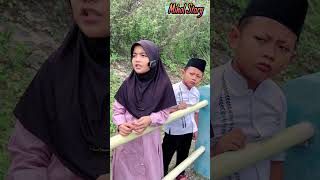 BOLA TIAN JATUH KE WADUK🥲🙈🙏 trending sad love ngeshortsbareng humorsegar humor [upl. by Eeclehc]