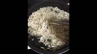 ASMR preparando Ramyeon [upl. by Zehcnas]