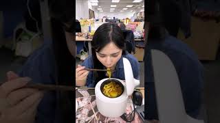 【簡易廚房】電飯煲食譜！30分鐘懶人版無水咖喱撈烏冬食譜 加入呢樣食材更滋味？ [upl. by Sitof158]