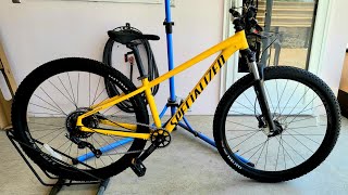 Specialized Rockhopper Comp 29 SATIN BRASSY YELLOW  BLACK UnboxingQuick Assembly [upl. by Elpmid290]