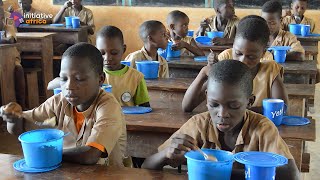 Les cantines scolaires au Bénin [upl. by Lesko]