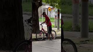 Broma bicicleta 🚵  prank bikes🤣😂 funny humor comedy viralvideo bromapesada funnyprank [upl. by Phina]