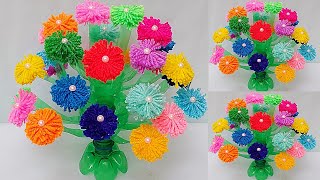 Plastic bottle vase Craft ideaDiy new Design Wool flower vaseWool se Guldasta banane ki vidhi [upl. by Aratak]