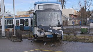 Zürich ZH Tram entgleist nach Unfall [upl. by Ranite]