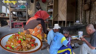 masak kulit sapi super nikmat untuk sarapan pak tukang Alhamdulillah semua suka masakan desa [upl. by Munn218]