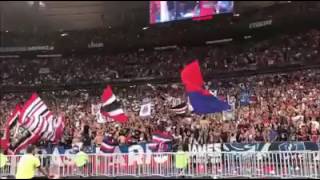 Angers vs PSG quot Edinson Cavani Chante avec les Ultras Parisiens quot [upl. by Allertse]