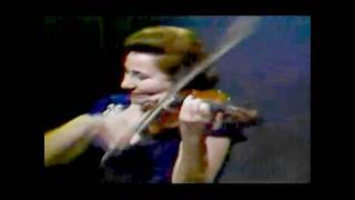 Erica Morini  Bruch Concerto violino Movt 3 HD [upl. by Hairu]