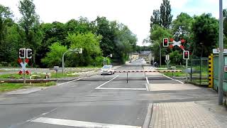 Bahnübergang quotPhönixstraßequot Eschweiler mit der Euregiobahn [upl. by Odraner]