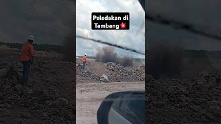 Peledakan di Pertambangan Seperti ini tambang batubara kalimantan pertambangan [upl. by Packer]