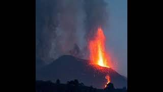 COMMENT DIFFÉRENCIER UN VOLCAN EFFUSIF ET EXPLOSIF [upl. by Humberto453]