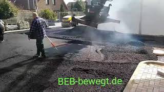 Asphalt einbauen mal anders [upl. by Einafats399]