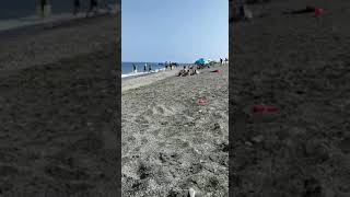 petacas de gasolina para las narco lanchas a plena luz y con los bañistas en la playa [upl. by Lemuela]