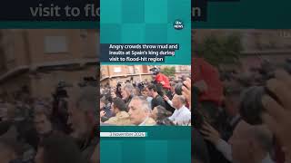 Angry crowds throw mud and insults at Spains king during visit to floodhit region  ITV News [upl. by Abita]