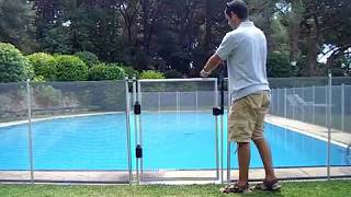 Valla piscina BABYSECUR puerta automatica [upl. by Anait]