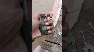 Dublicate keys of Padlock lock lockpicking [upl. by Nakre]